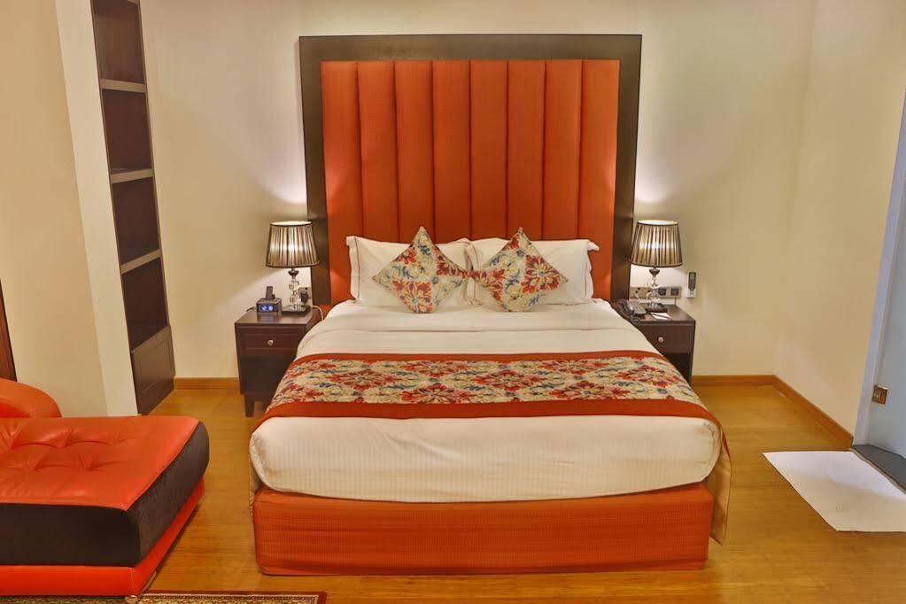 Earl'S Red Colombo Hotel Buitenkant foto