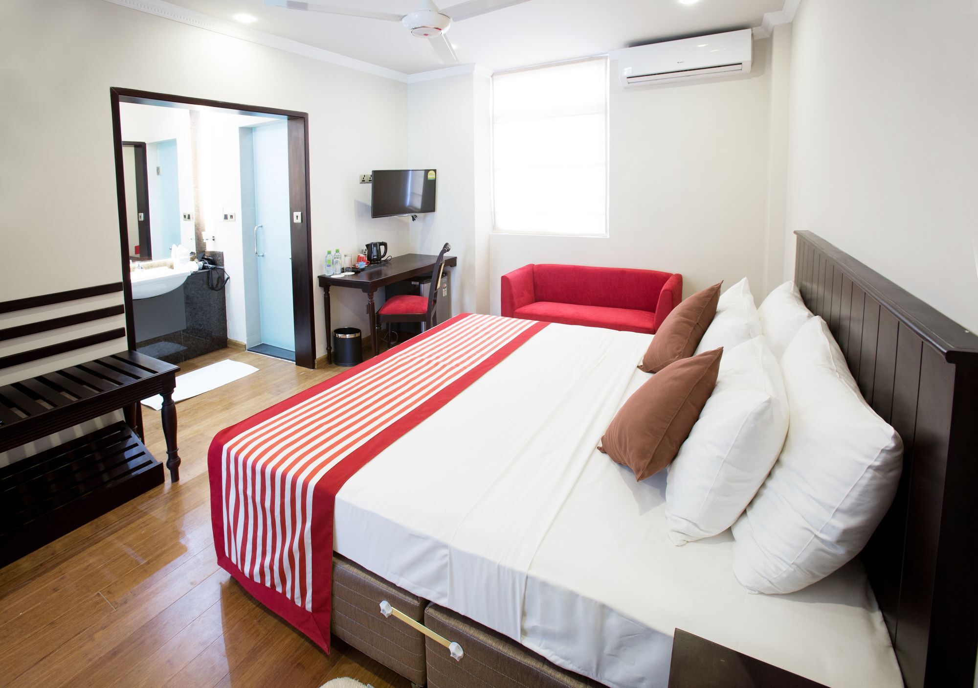 Earl'S Red Colombo Hotel Buitenkant foto